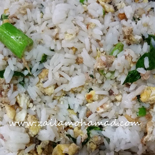 Diari Mekla Seorang WAHM: Resepi Nasi Goreng Ikan Rebus