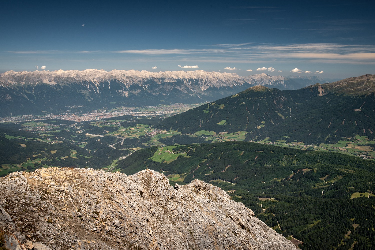 Widok ze szczytu Serles, Alpy Sztubajskie