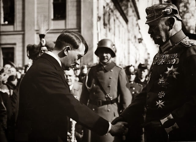 Hindenburg agreed to appoint Hitler chancellor