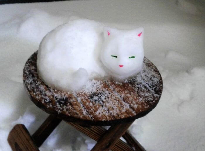Mesmerizing Pictures Show How Heavy Snowfall In Japan Made People Creative