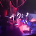 > VIDEO: ¡¡Trompazo!!...Un bailarin hace caer del escenario a Madonna