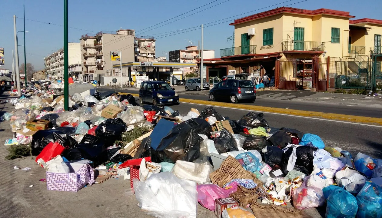 Rifiuti a Scampia