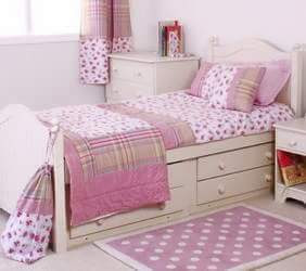 Desain Kamar Tidur Berwarna Pink