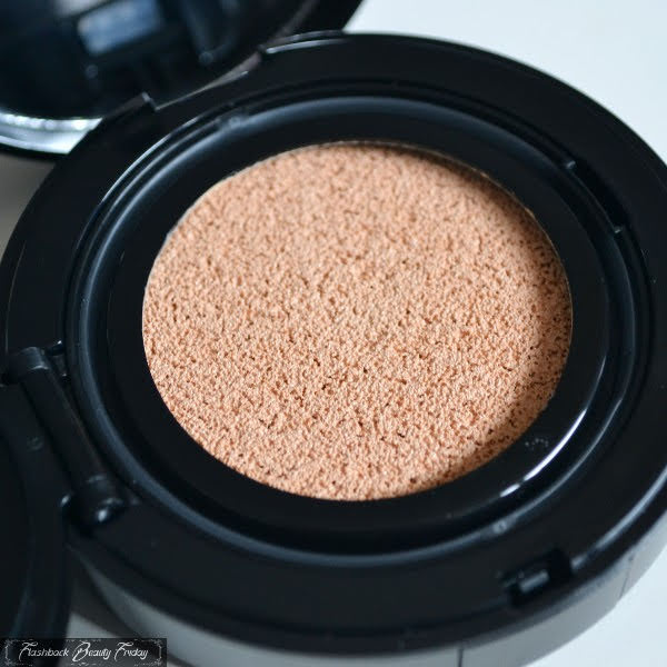 close up of sponge, cushion compact highlighter