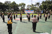 Tingkatkan Kemampuan, Bhabinkamtibmas Polres Magetan Gelar Latihan Bersama Drill Borgol Dan Drill Tongkat 