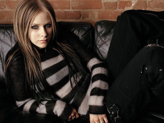 Avril Lavigne Hot