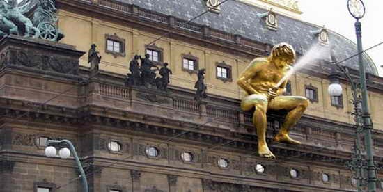 Tribute-To-Peeing-Statues-85