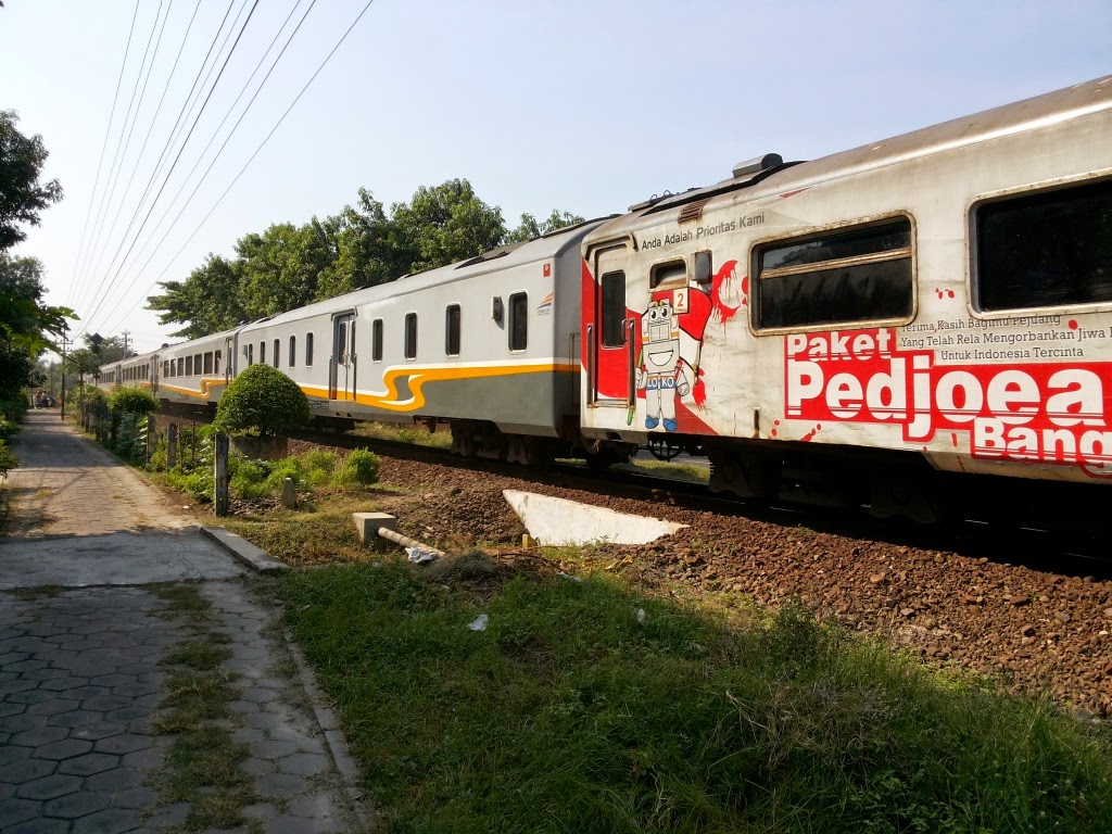 Rizal ardiansyah's blog: Memotret kereta api pertama kali