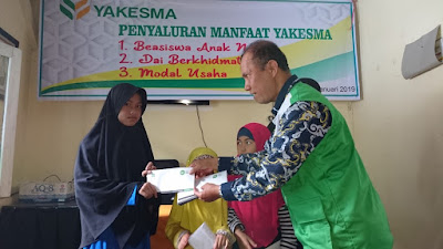 YAKESMA Sumbar Serahkan Bantuan Kepada 27 Orang Mustahiq Di Padang Panjang