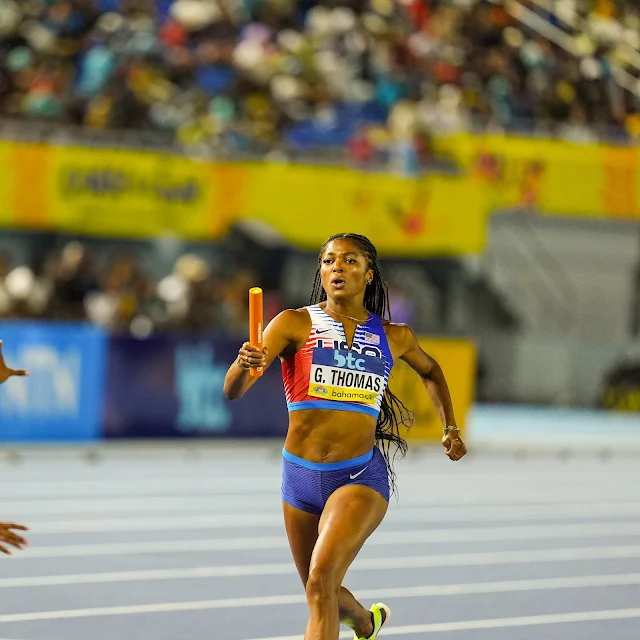 Track & Field Gazette @TrackGazette 6 พ.ค. 2024  Nothing to see here!  Just a Queen in her full-blown 4x100m/4x400m era.👸🏽  Gabby Thomas 🇺🇸 ran an estimated 10.23 on 2nd leg of the US team that won GOLD in the women's 4x100m at the World Relays.  20 minutes later, she ran the fastest split in the women's 4x400m - 49.58s!