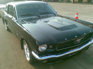 Jual Sedan Klasik Ford Mustang Tahun 1965 , Warna Hitam, RHD, Kondisi Bahan