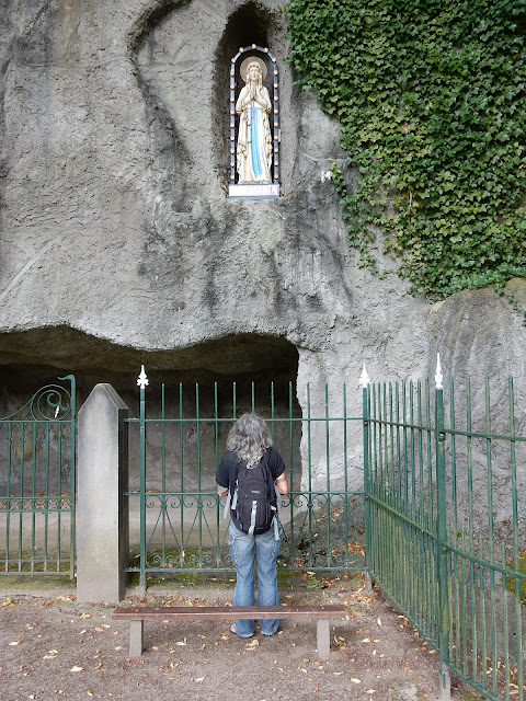 Lourdes Grotto Replica, Luttenberg (NL), photo by Robert van der Kroft