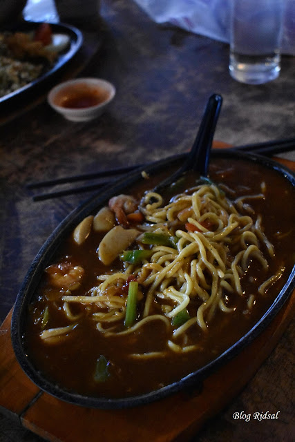 Raden'S Crispy Steak and Spicy Chicken: Bisa Nongkrong Sambil Nostalgia - Mie Hotplate