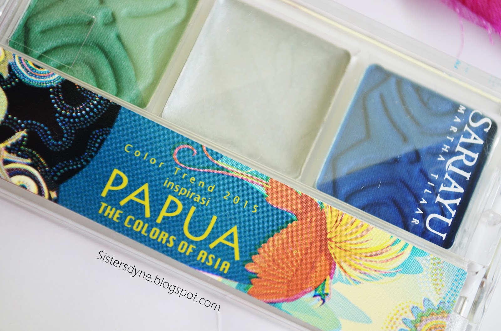 DA Sisters Blog Review Swatch EOTD Sariayu Eyeshadow Papua