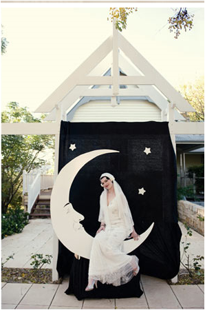 Or this paper moon from an amazing artdeco wedding