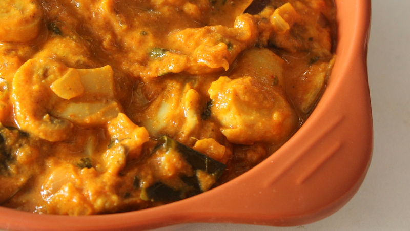 Erivum Puliyum: Restaurant Style Mushroom Masala | Mushroom Curry (VIDEO)