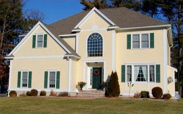 Exterior Colors: Montgomery White and Essex Green