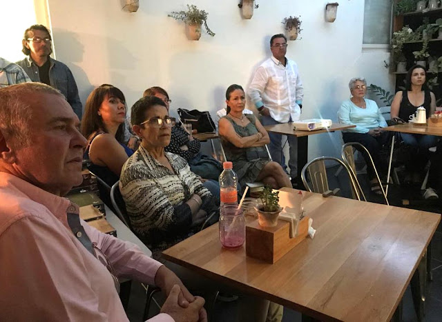 Comparto algunas imágenes de la presentación de mis libros México Alma Natural y El curso de la vida el día 6 de octubre de 2018 en Corazón de Pan en León, Guanajuato, México.   Muchas gracias a Arturo Reyes Becerra por hacer posible el evento, a Corazón de Pan por permitirnos presentar en sus instalaciones y a todos los asistentes a la presentación.