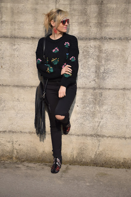 jeans neri strappati come abbinare i jeans strappati ripped skinny jeans how to wear black skinny jeans mariafelicia magno fashion blogger color block by felym fashion blogger italiane blog di moda fashion bloggers italy