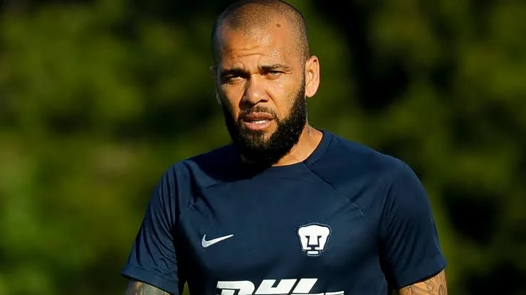 Dani Alves requests release is willing to wear an electronic tag to prevent his escape