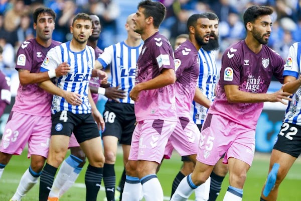 El Málaga certifica el descenso en Mendizorroza (2-1)