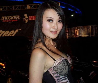 bb-kaskus.blogspot.com - Foto SPG Cantik dan YAng Paling Jago Narsis