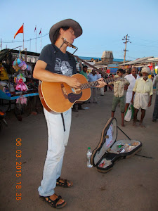 "Rockin Robin" performing Bob .Dylan & Simon.Garfunkel cover songs at Beach road in Kanyakumari.