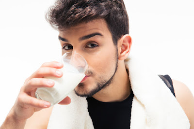 Need to Know the benefits of drinking milk before bed for adults