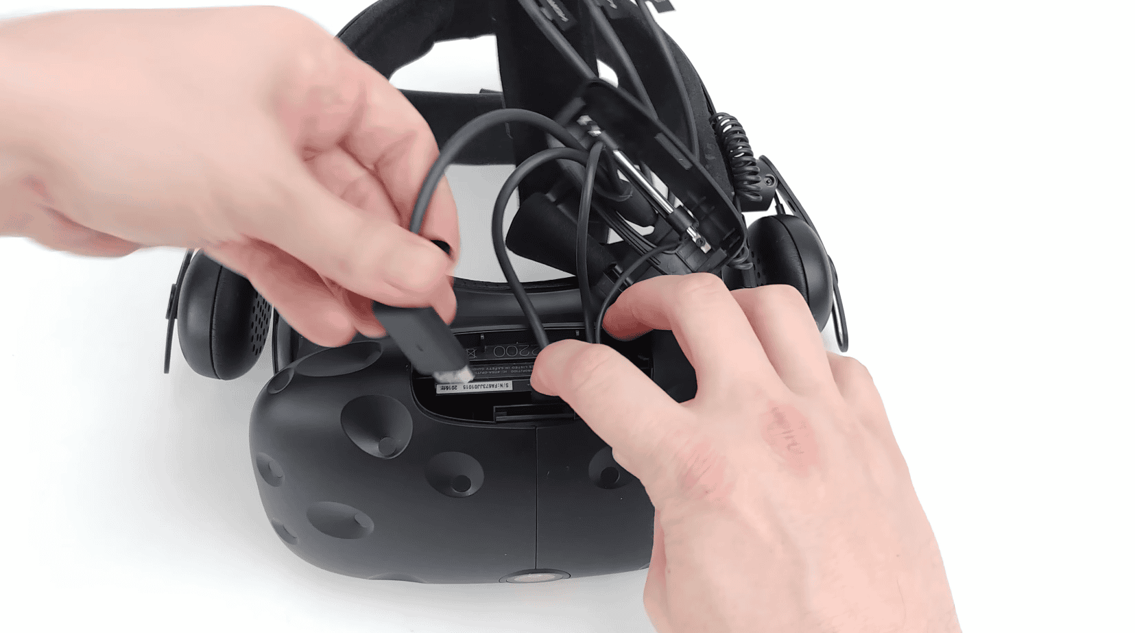 Installing cables in HTC Vive