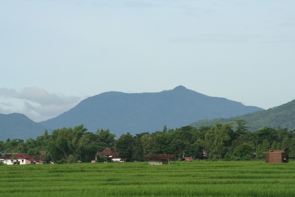 Mitos-Mitos Paling Menyeramkan dari Gunung Angker yang Ada 