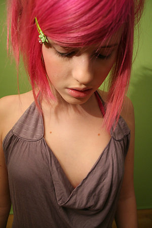 emo color hairstyle 