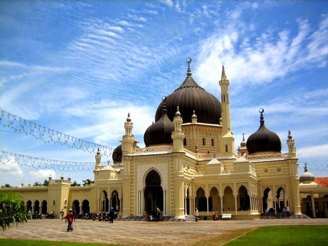 Masjid Sebagai Tempat Ibadah Dan Fungsi Sosial