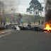 Caminhoneiros furam bloqueio do MTST durante protesto na BR-153, em Goiás