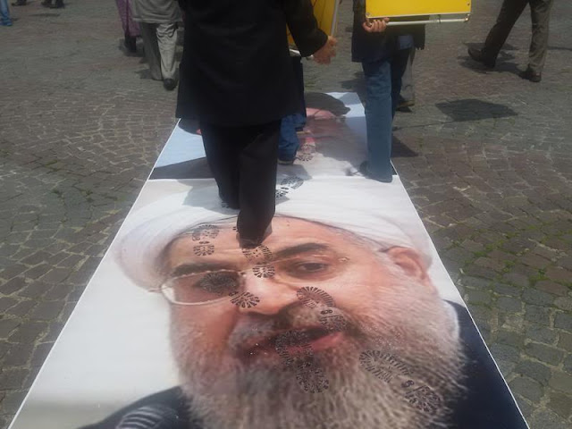 Iranians in Holland protest trip by Zarif to The Hague