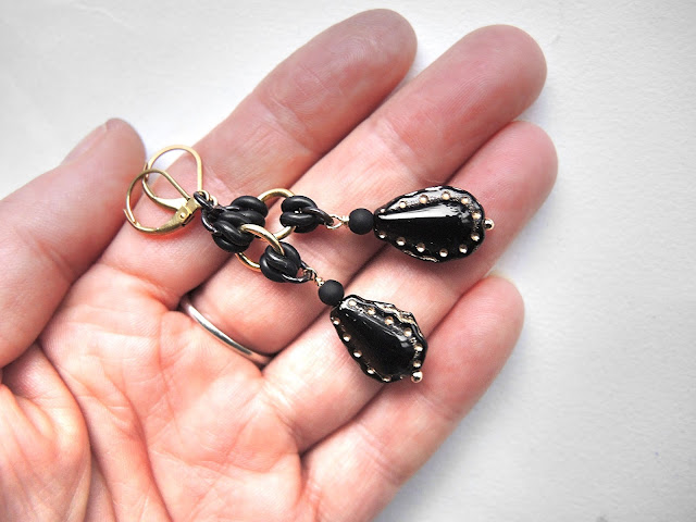 DIY - oorbellen in zwart en goud/ earrings in black and gold