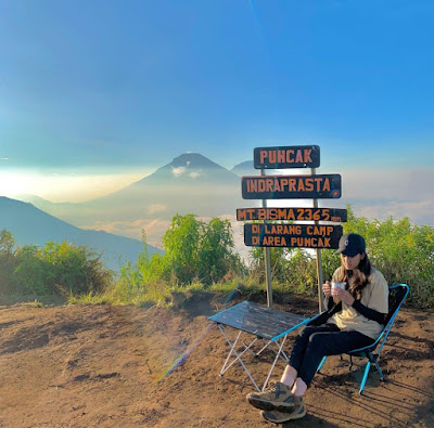 Puncak Gunung Bismo