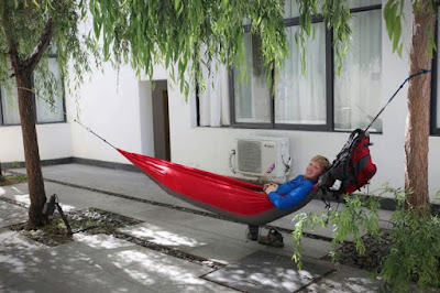 HackedPack Backpack Hammock, Lets Your Travel Hammock Unfolded From This Backpack