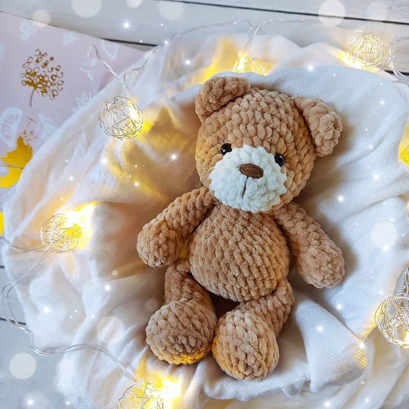 Crochet plush bear amigurumi