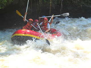 serunya rafting di paket arung jeram bogor