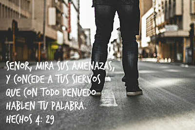 Wallpaper cristiano con texto biblico de valor