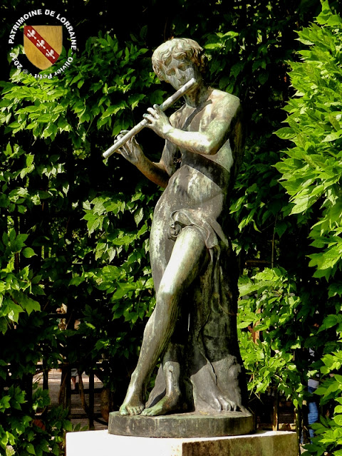 NANCY (54) - Parc de la Pépinière : Le Joueur de flûte (1879)
