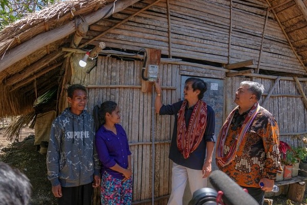 2.500 Warga Nusa Tenggara Terima Sambungan Listrik Gratis