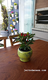 mesa-varanda-decorada-vaso-pimenta