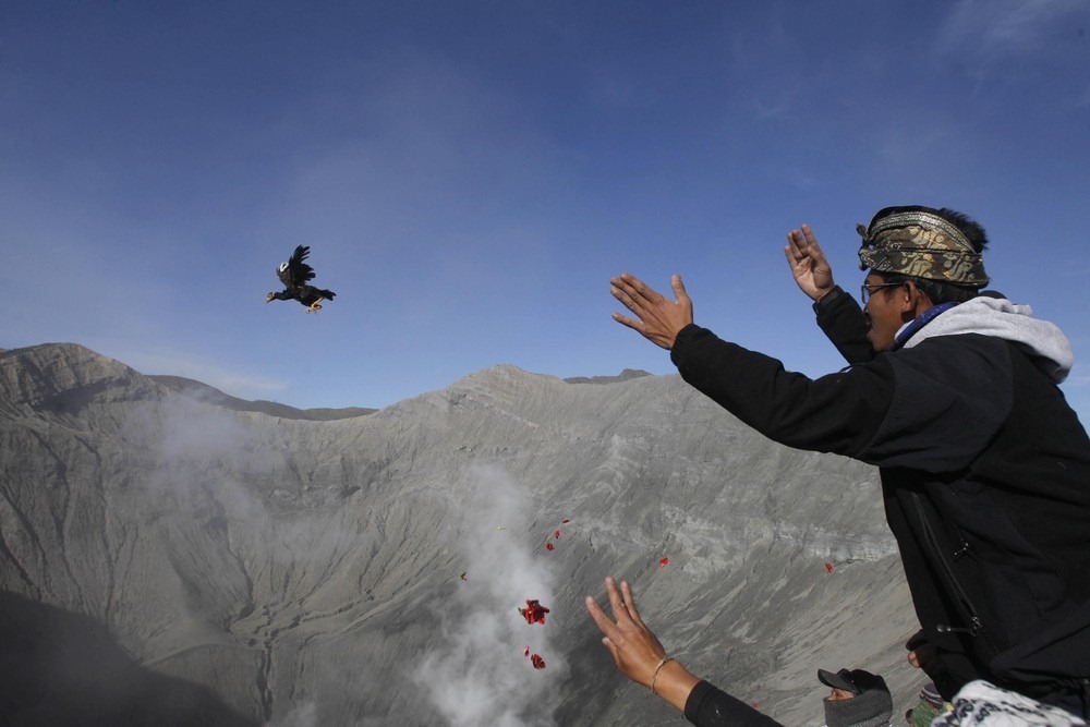 mount-bromo-yadnya-kasada-1