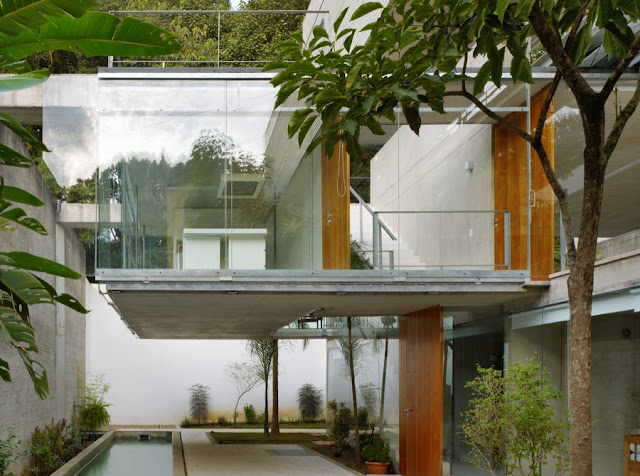 Picture of the kitchen on the upper floor above the swimming pool