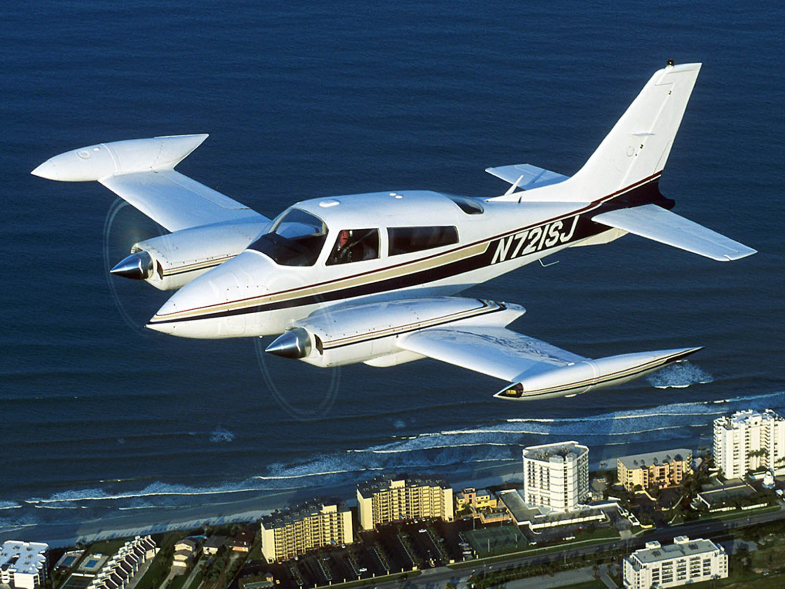 wallpapers: Cessna 310 Aircraft