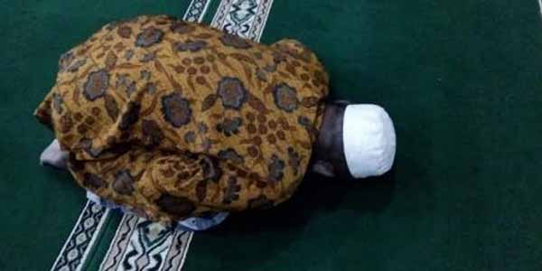 Kisah Lengkap Pak Miftah, Pemakmur Masjid yang Meninggal dalam Keadaan Sujud