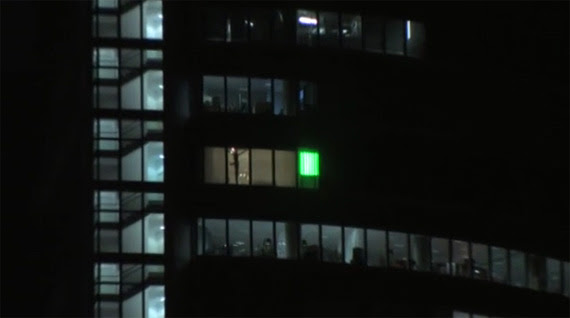 La luz verde parpadeante de la Torre Espacio