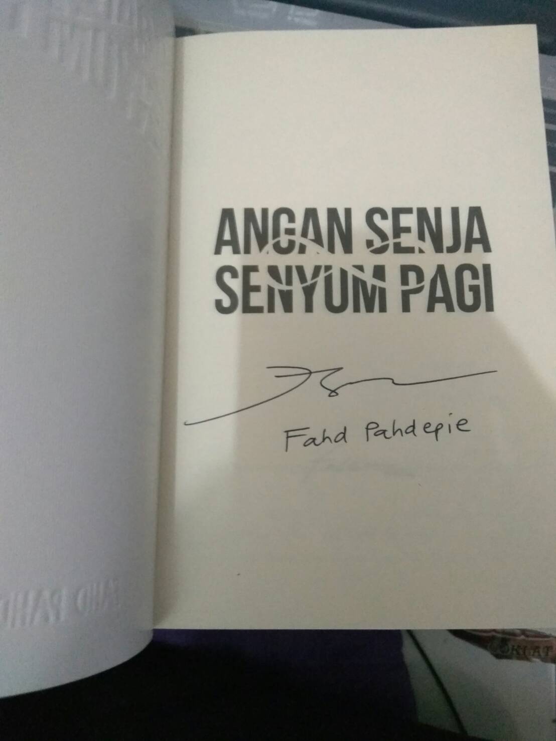 SEBUAH BLOG Resensi Novel  Angan Senja  Senyum Pagi  karya 