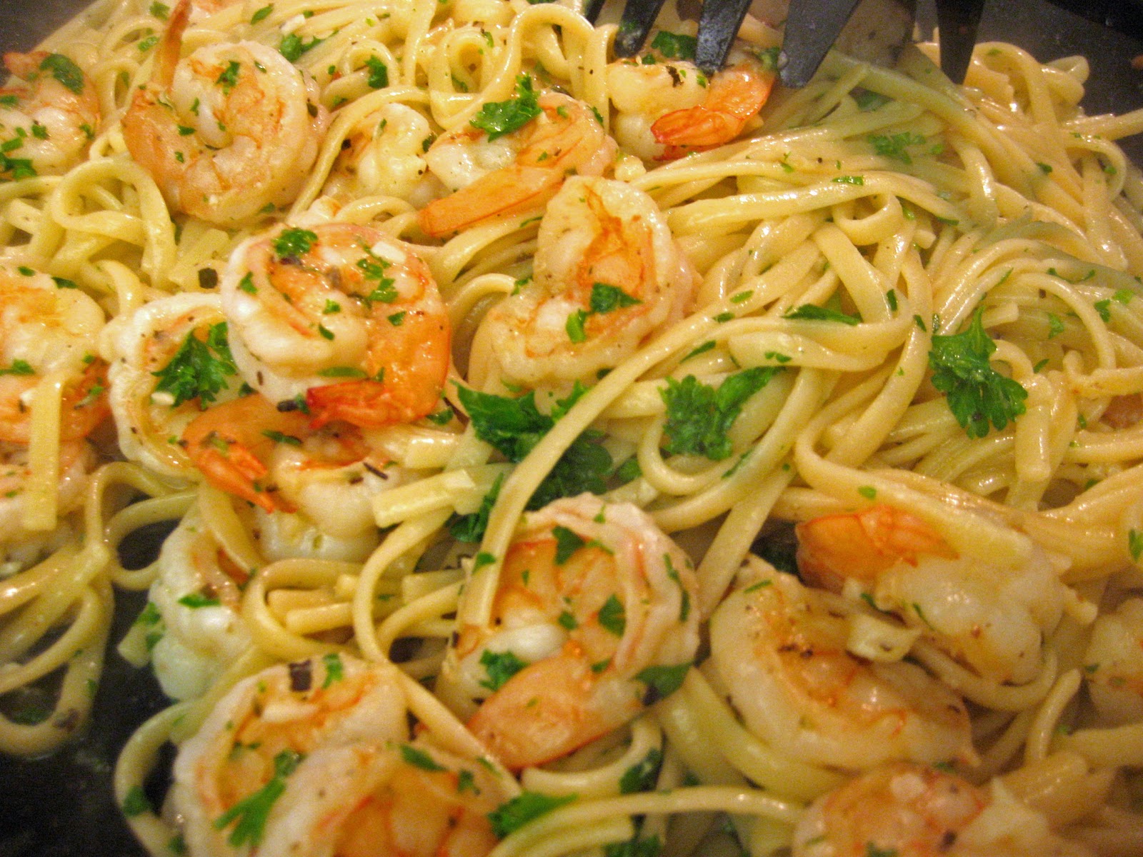 creamcheeseandfeelings: Simple shrimp pasta